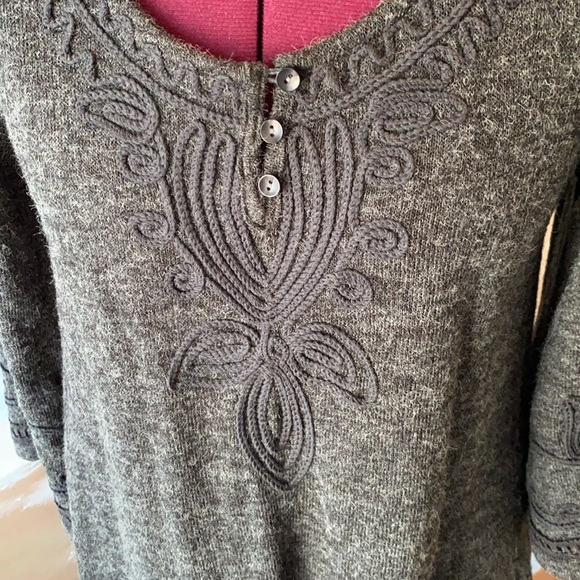 Tunic top gray sweater material lightweight three-quarter sleeves - Picture 2 of 6